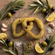 Olive Koulourakia Biscuits with Oregano 260g - Xilofournos Mistrakis shown as a close-up product detail